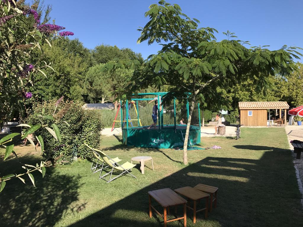 Готель Camping La Chesnays Ванде-Монталіве Екстер'єр фото